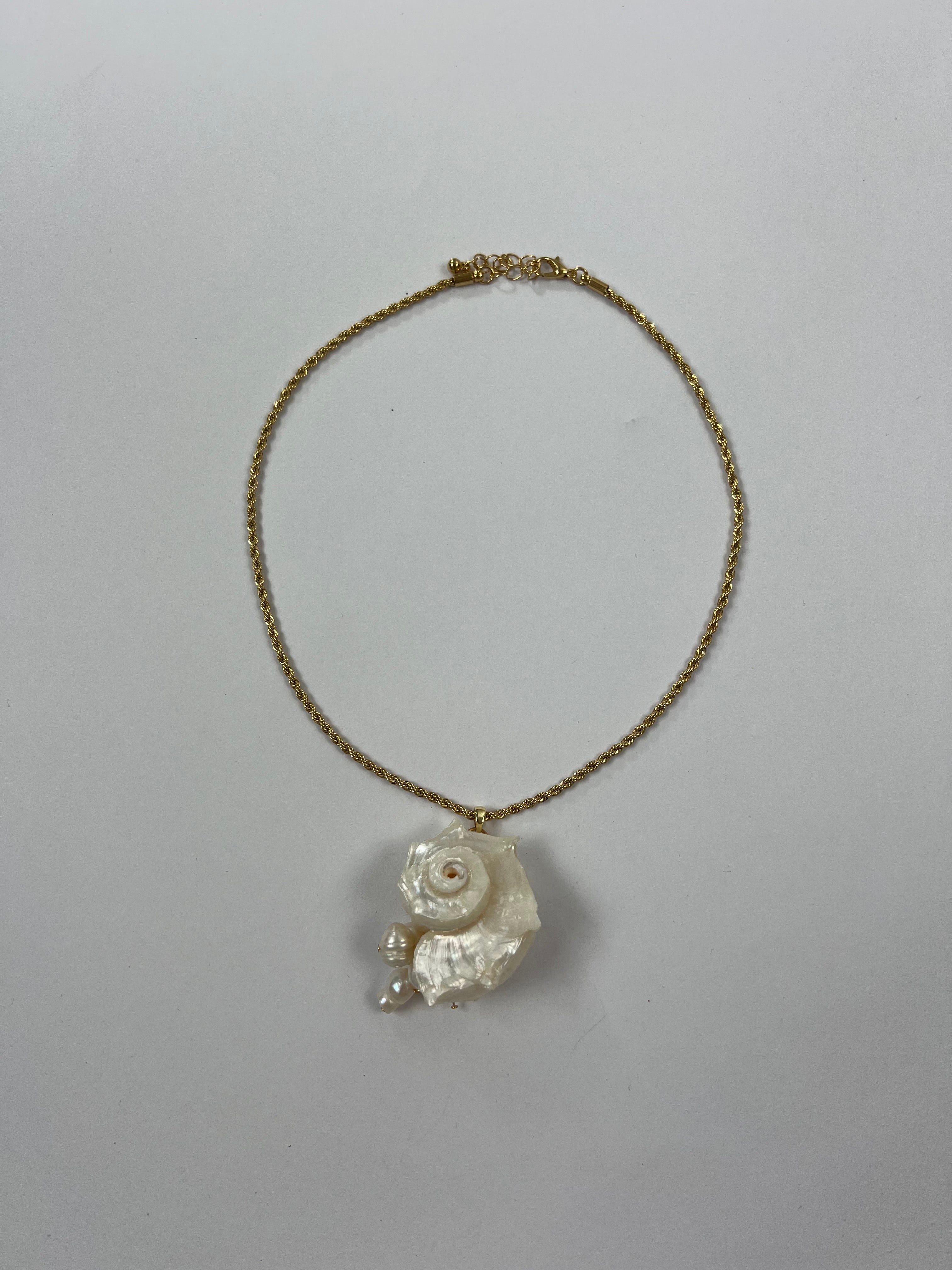 VIOLET NECKLACE