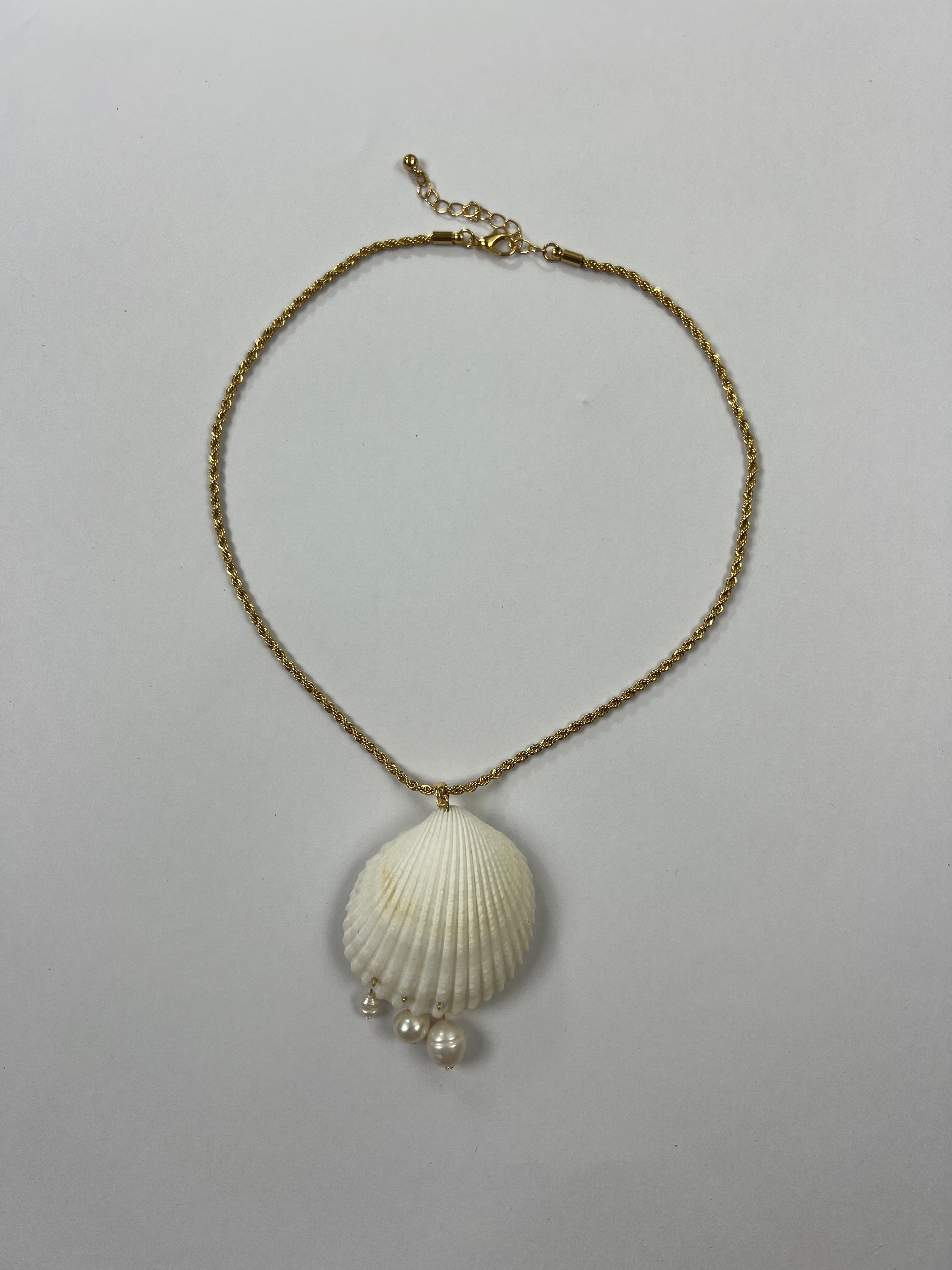 LUCY NECKLACE